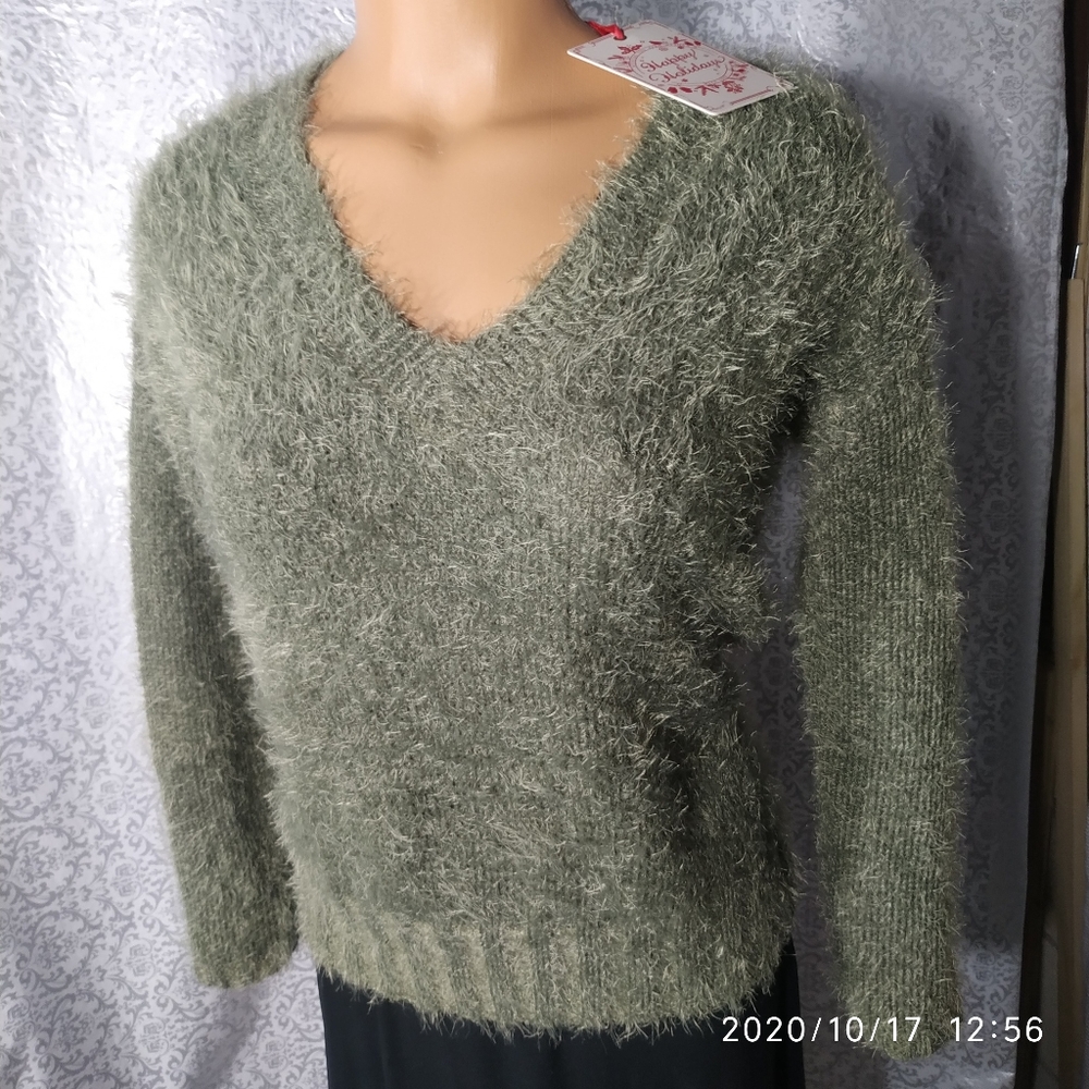 Green fluffy sweater Pink Rose Small @36